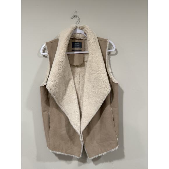 BERSHKA Women’s Vintage Look Faux Fur Vest/Jacket Size Medium 2408 - Picture 3 of 6